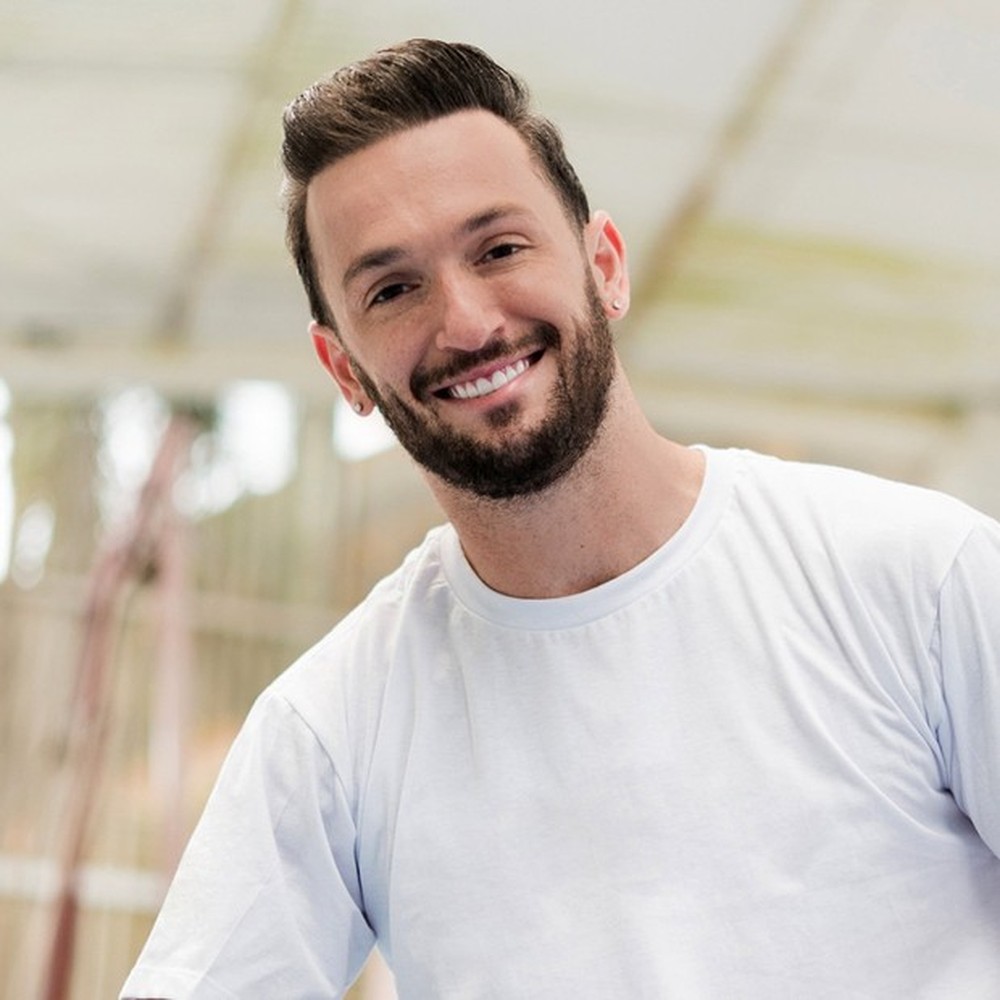 Após se assumir gay Diego Hypolito rebate comentário de internauta