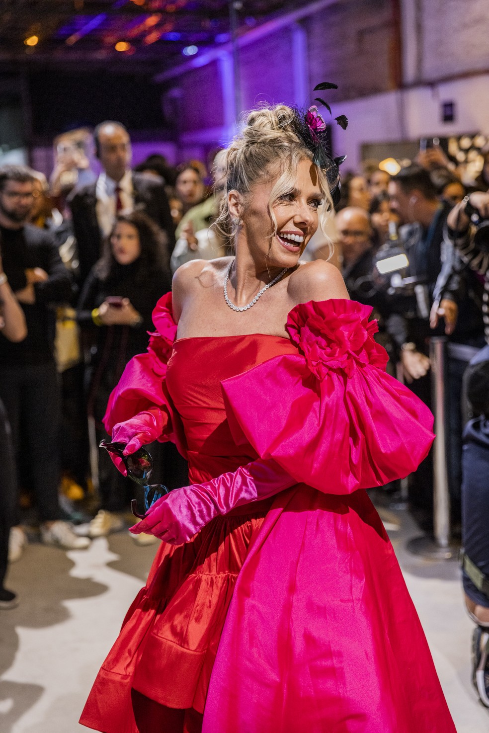 Looks icônicos de Carrie Bradshaw em Sex And The City são recriados pela HBO Max no SPFW N55