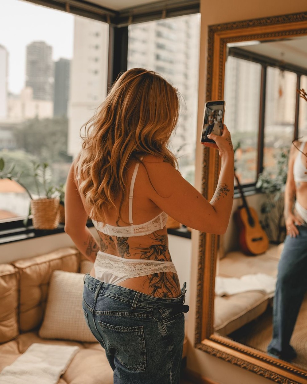 Marcela Mc Gowan Posa De Lingerie E Deixa Tatuagens Mostra