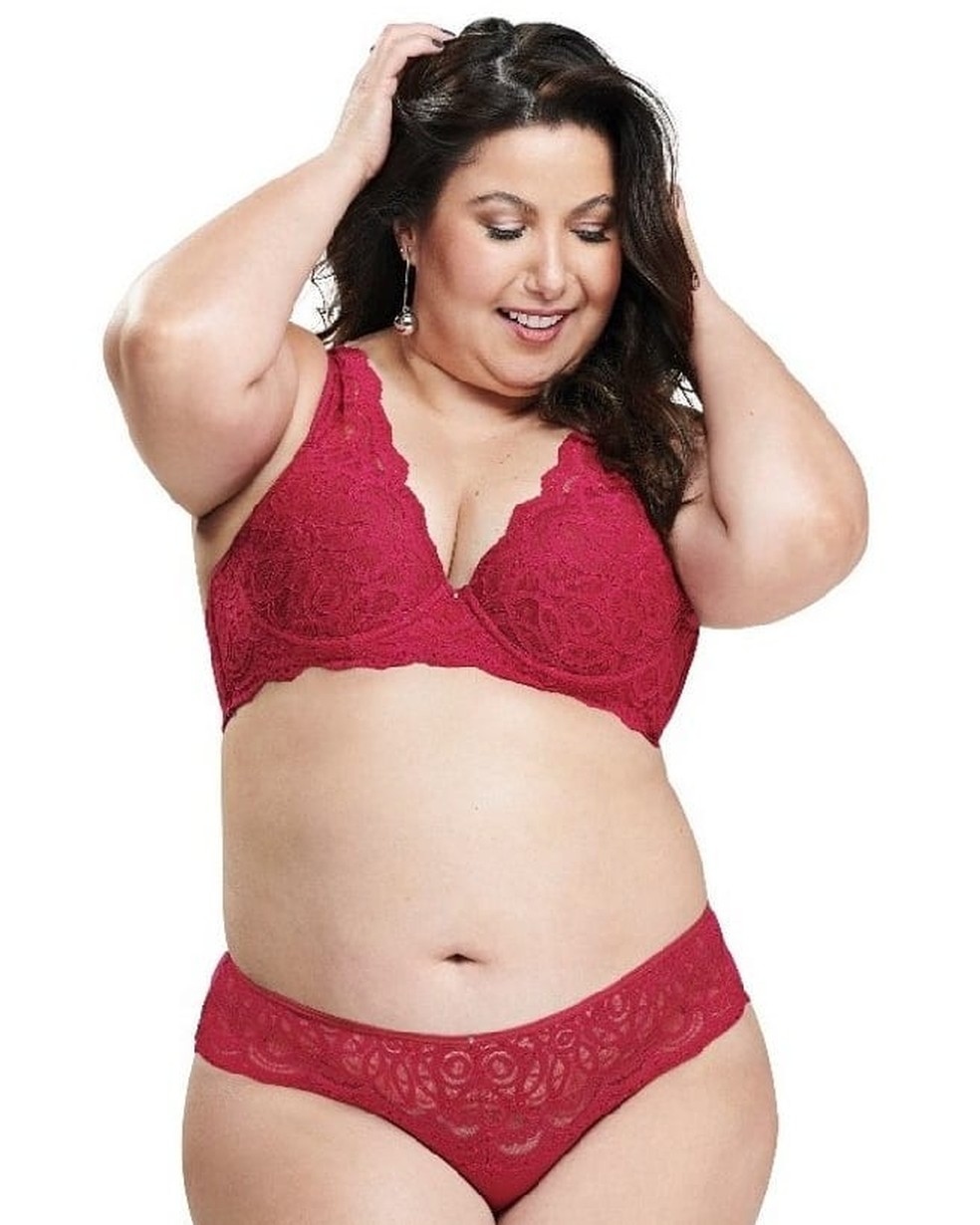 Mariana Xavier Posa De Lingerie De Renda Celebridades Vogue