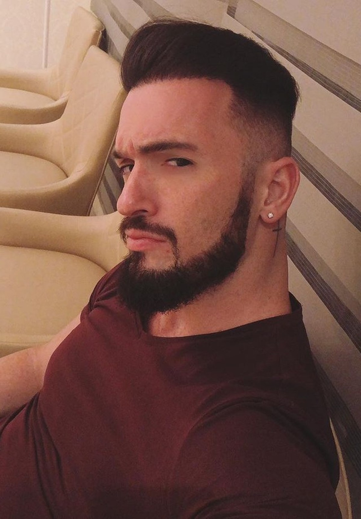 Após se assumir gay Diego Hypolito rebate comentário de internauta