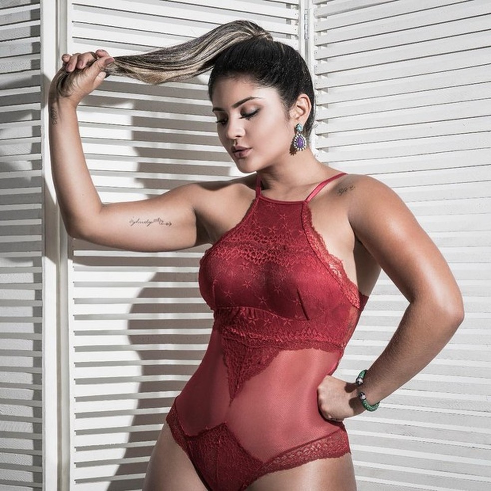 Mileide Mihaile Encanta Web Em Ensaio De Lingerie Celebridades Vogue
