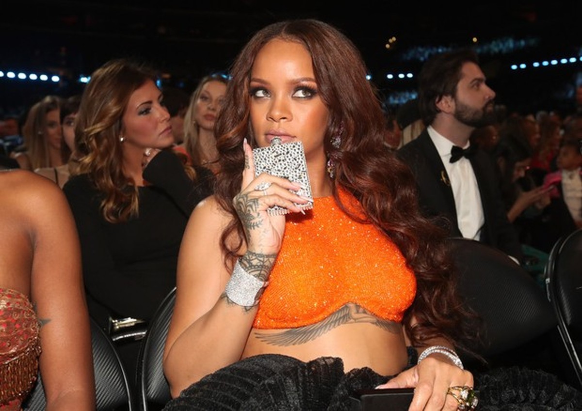 Rihanna Est Prestes A Lan Ar Uma Linha De Lingerie