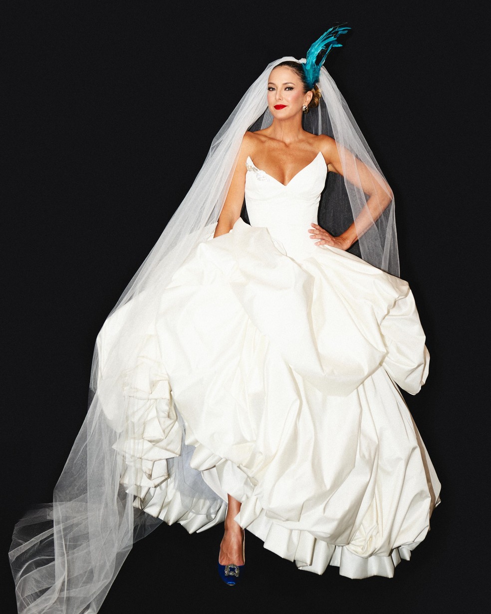 Ticiane Pinheiro Recria Vestido De Noiva De Carrie Bradshaw De Sex And The City Para O Baile