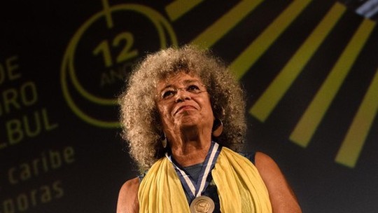 Angela Davis está no Brasil para congresso de literatura e lançamento de livro