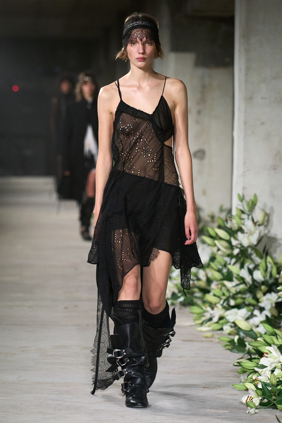 Ann Demeulemeester primavera-verão 2025 — Foto: Launchmetrics Spotlight