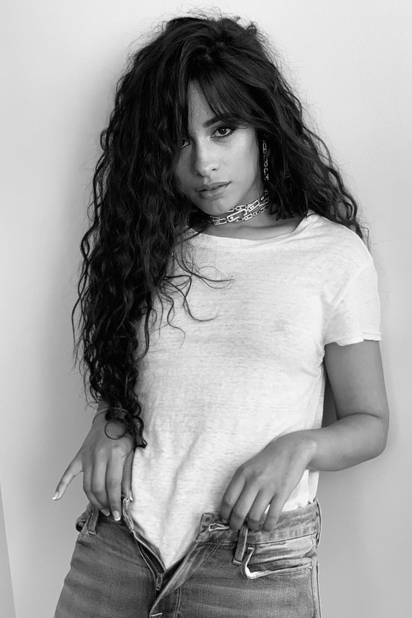 Camila Cabello mostra seu lado mulherão em ensaio e é chamada de