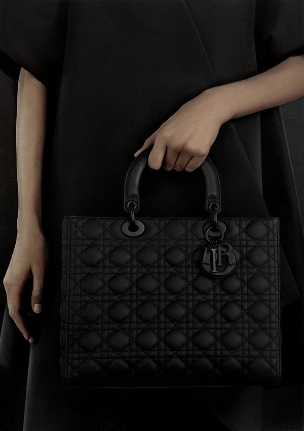 Nova bolsa da Dior homenageia o icônico endereço da grife na