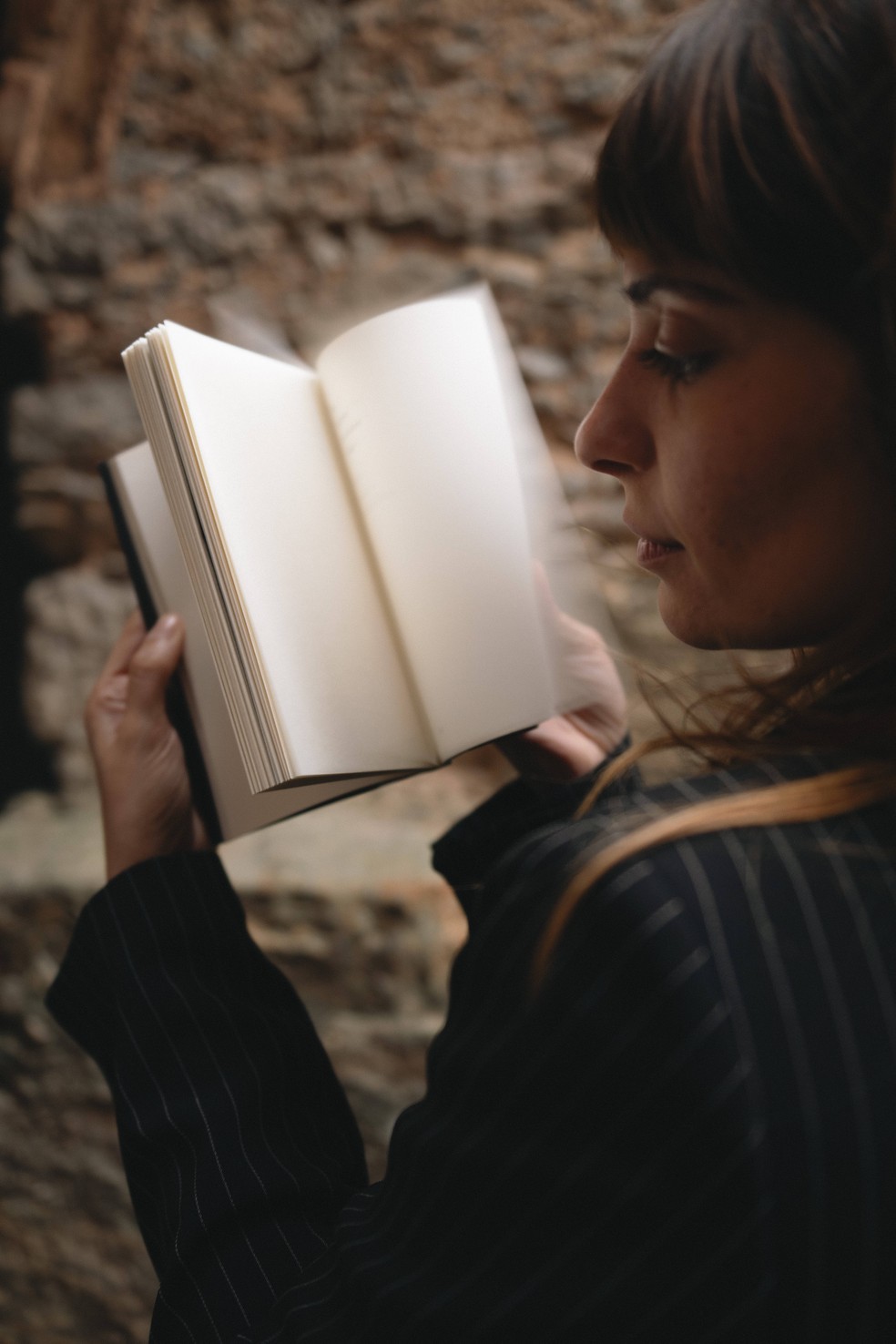 Cristina Rioto lança 'Guardar Um Corpo Com Palavras', poesia que nasce ...