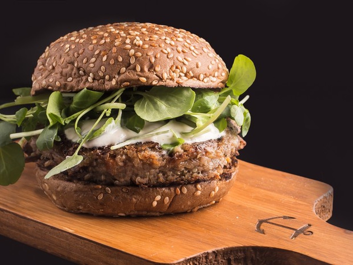 Receita: aprenda a preparar o hambúrguer vegetariano do Sailor Burgers Beers