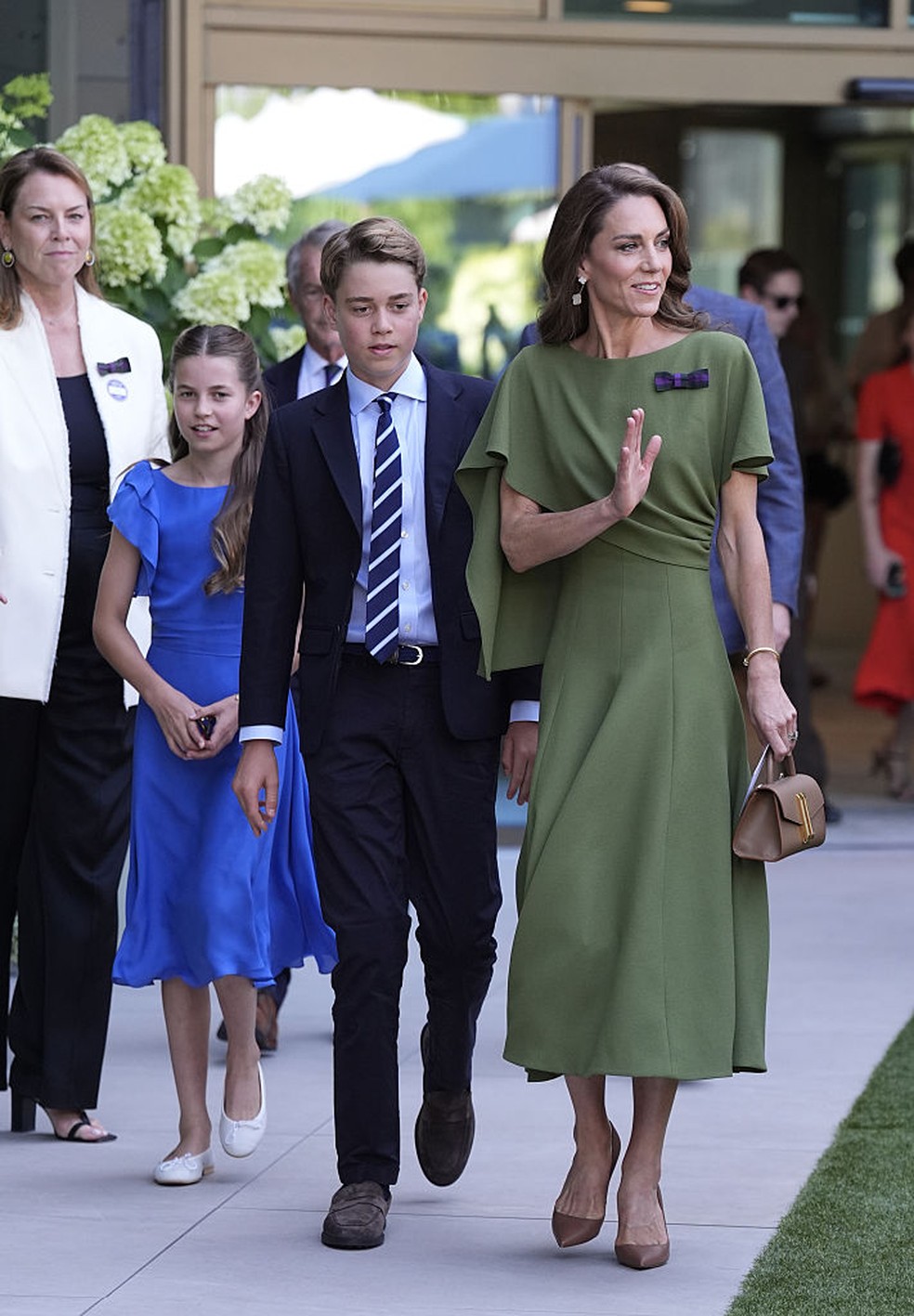 Kate Middleton, Princesa de Gales, com o Príncipe William, o Príncipe George e a Princesa Charlotte no décimo quarto dia do torneio de Wimbledon — Foto: reprodução/instagram