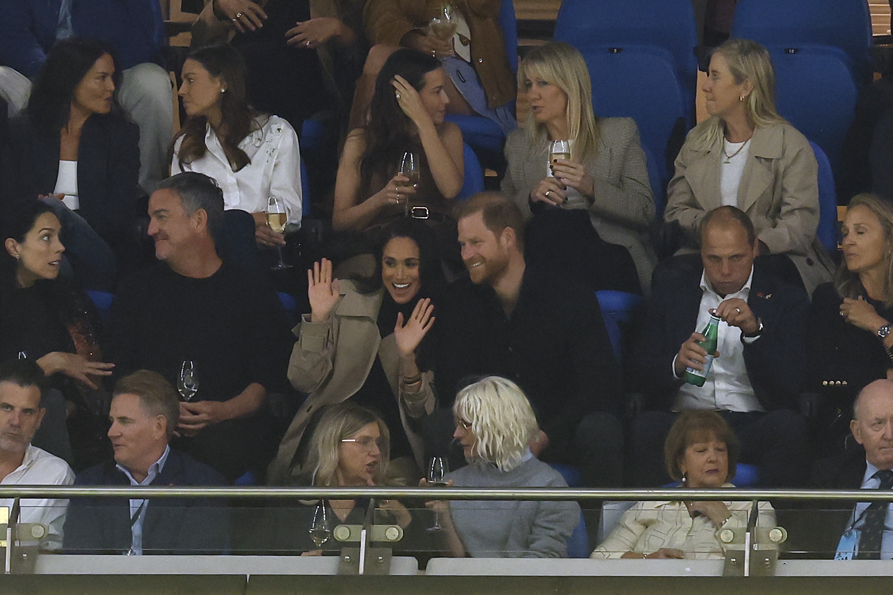 Meghan e Harry prestigiam jogo de rugby no encerramento da turnê pela Austrália
