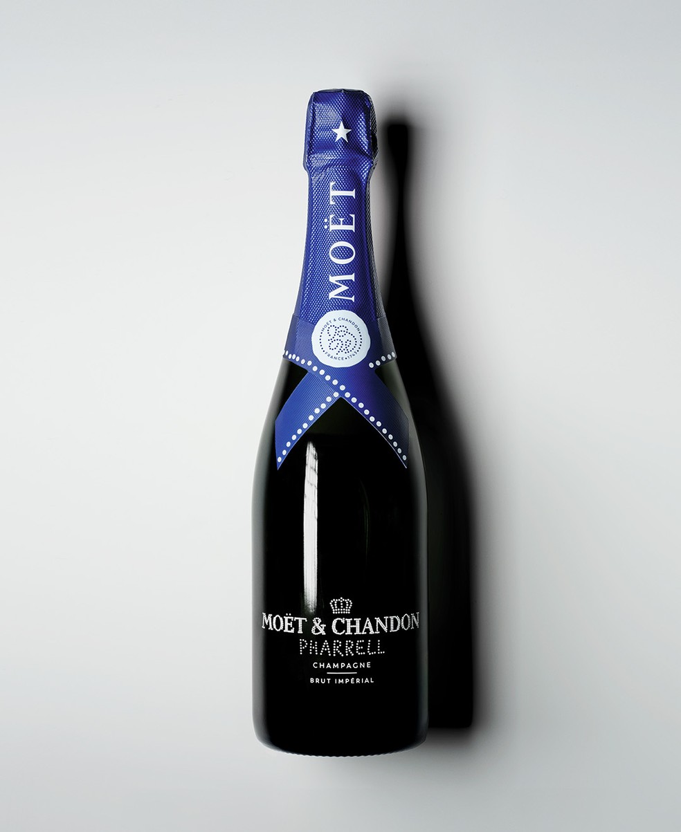 Pharell Williams assina garrafas em edição limitada com Moët & Chandon