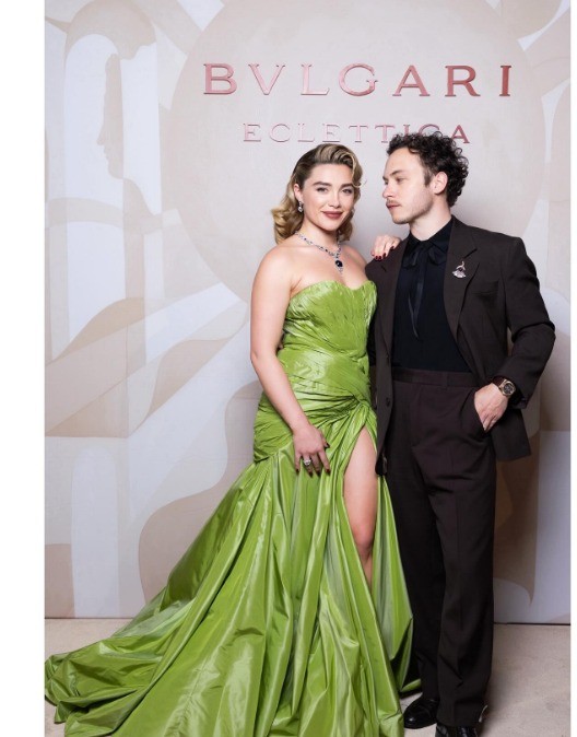 Florence Pugh e Finn Cole oficializam romance com declaração fofa