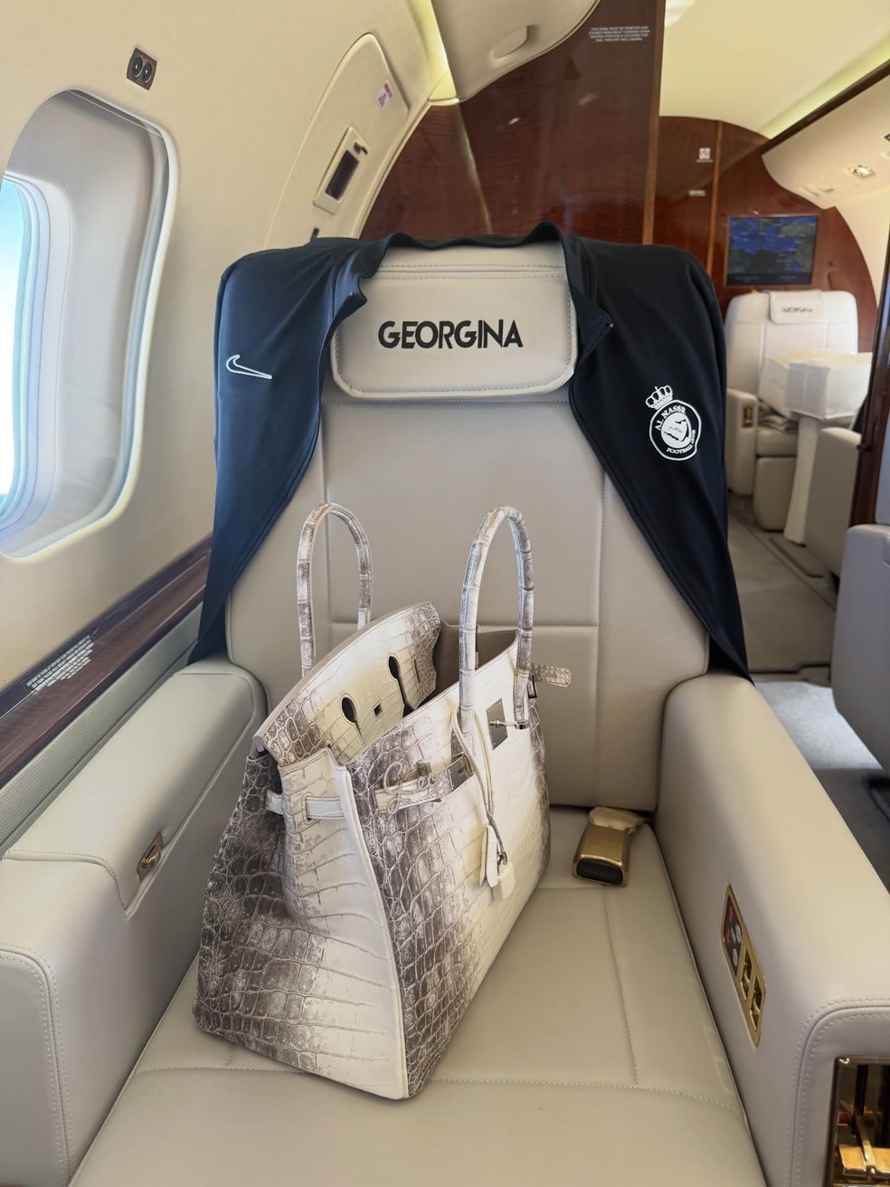 Georgina Rodríguez exibe a bolsa da Hermès, modelo Himalayan Crocodile Birkin — Foto: reprodução/instagram