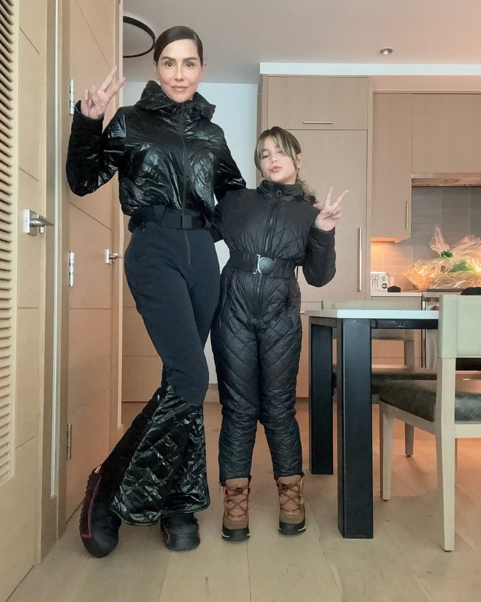 Deborah Secco e Maria Flor aproveitam viagem — Foto: Reprodução/Instagram