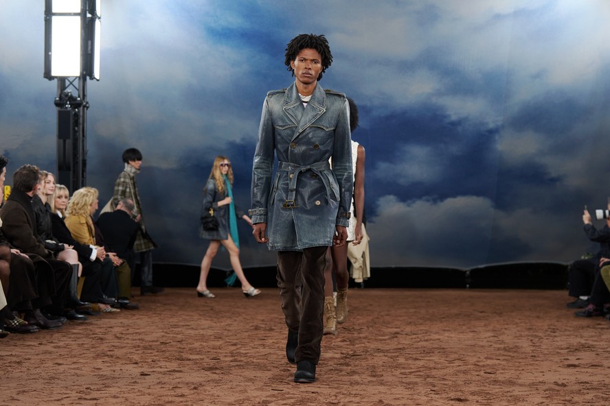 Burberry celebra a relação entre a moda e a música em desfile