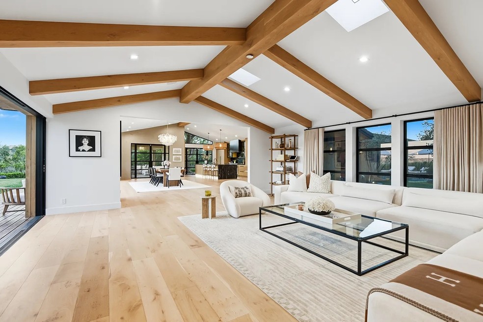 Casa de Betsey Johnson em Hidden Hills, Califórnia — Foto: Jeff Elson