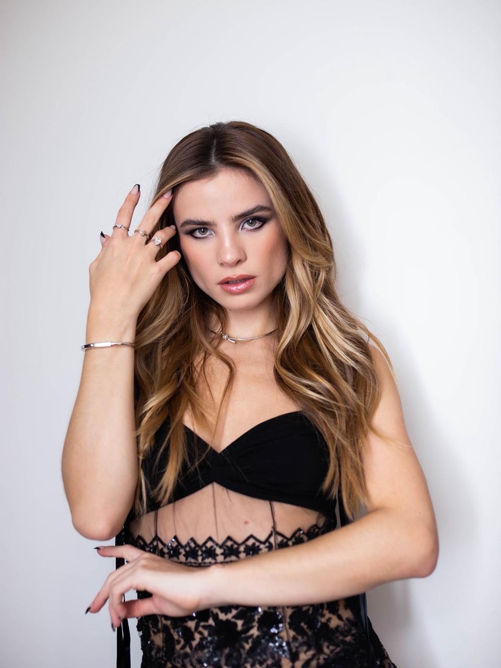 Giulia brilha em look de transparências e renda em after-party do Grammy — Foto: Divulgação