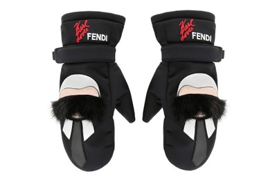 Fendi Gives a Luxury Spin to Leisurewear  Roupas para neve, Roupas de  esqui, Moda ski