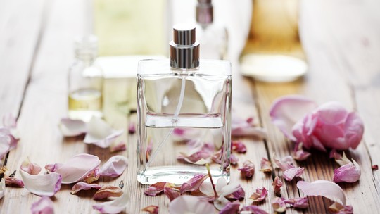 Qual perfume usar na primavera? Veja 11 fragrâncias florais que são a cara da estação
