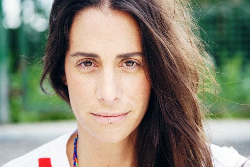 Paula Raia posa para editorial em clima de streetwear