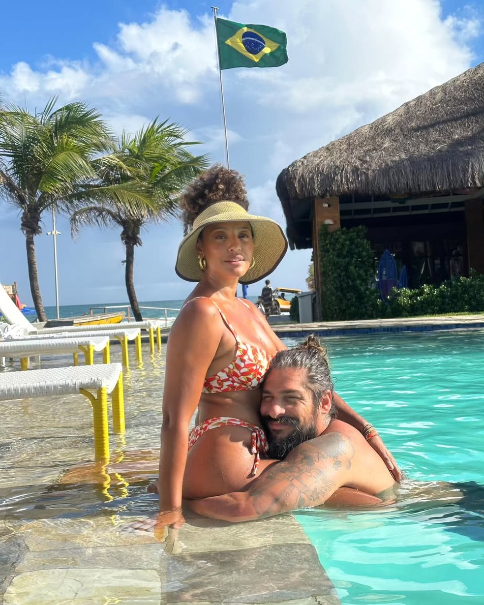 Amaury Lorenzo é confirmado como par romântico de Sheron Menezzes em 'Por Você'