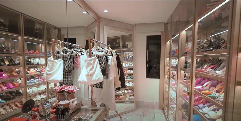 Por dentro do closet de 11 famosos que já impressionaram a web