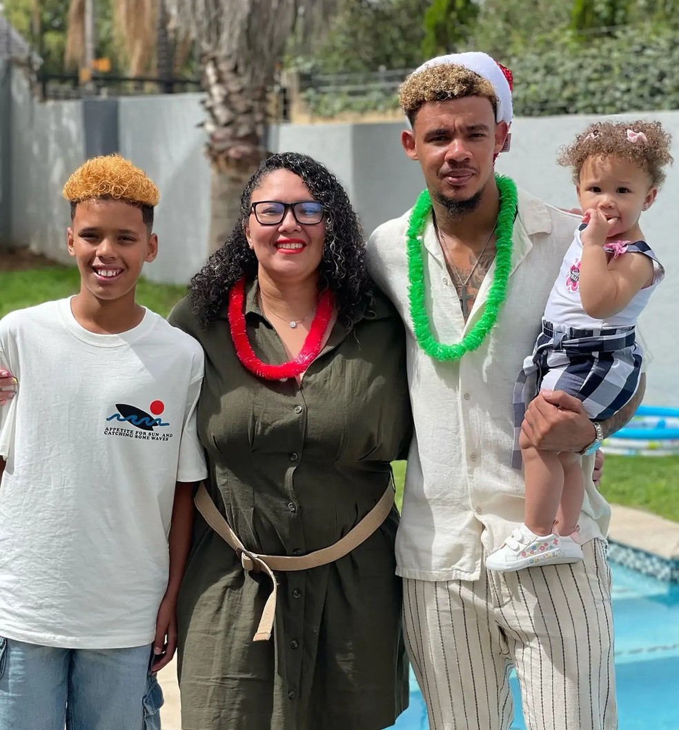 Ronwen Williams com sua esposa Roshni e os filhos — Foto: Reprodução/Instagram