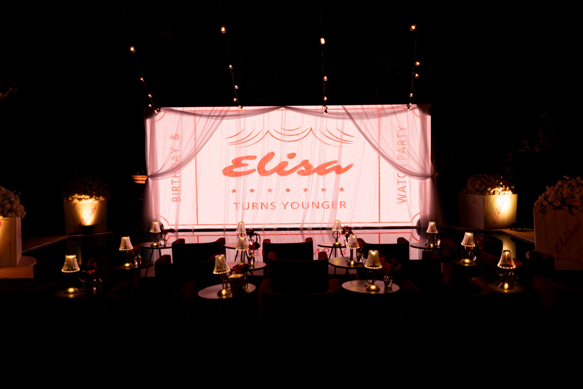 Elisa Zarzur celebra 27 anos com festa temática de cinema em SP