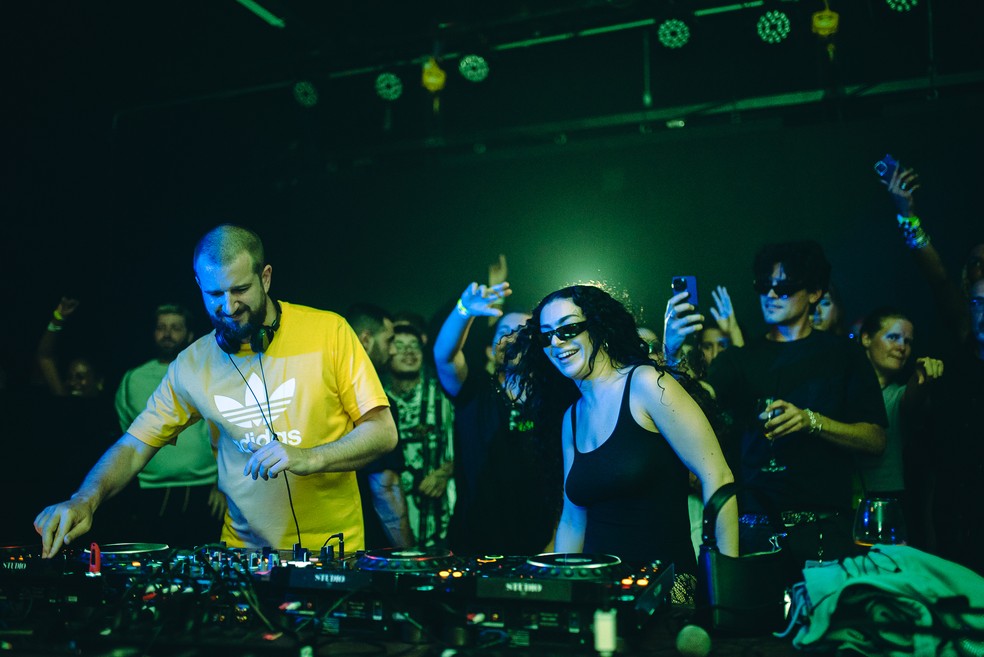 Charli XCX em seu show na Zig Studio, em passagem recente pelo Brasil — Foto: Pedro Lacerda