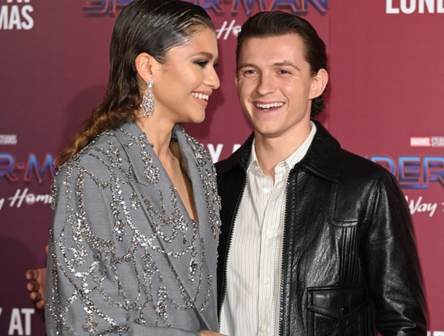 LONDON, ENGLAND - DECEMBER 05: Zendaya and Tom Holland attend a photocall for "Spiderman: No Way Home" at The Old Sessions House on December 05, 2021 in London, England. (Photo by Karwai Tang/WireImage) (Foto: WireImage)