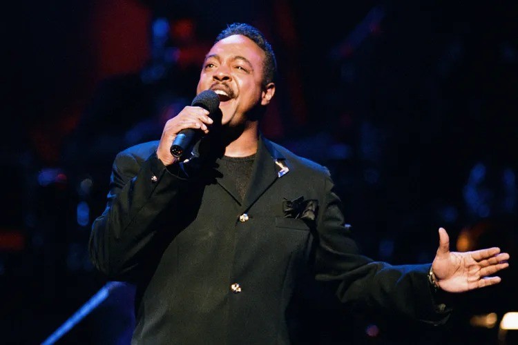 Voz inesquecível da Disney, Peabo Bryson morre aos 75 anos após complicações de saúde