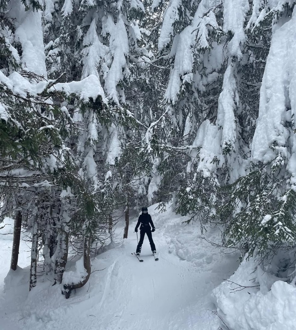 David Beckham encanta fãs ao curtir a neve com a filha caçula, Harper — Foto: Reprodução/Instagram
