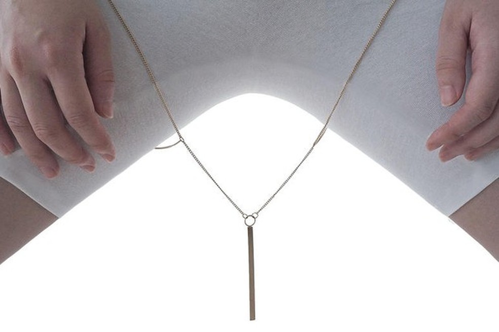 Designer cria joias para evidenciar thigh gap