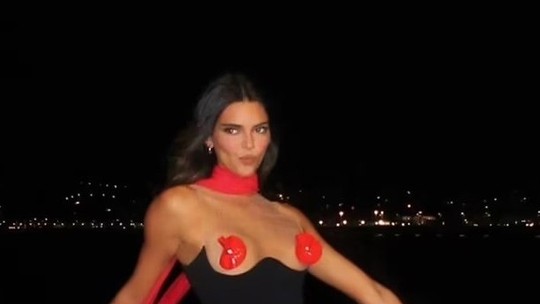 Como usar um Naked Dress de acordo com Kendall Jenner