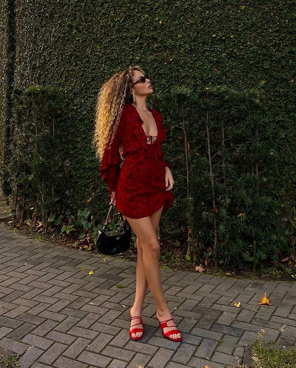 Julia Rodrigues compartilha novos cliques e fãs apontam semelhança com ...