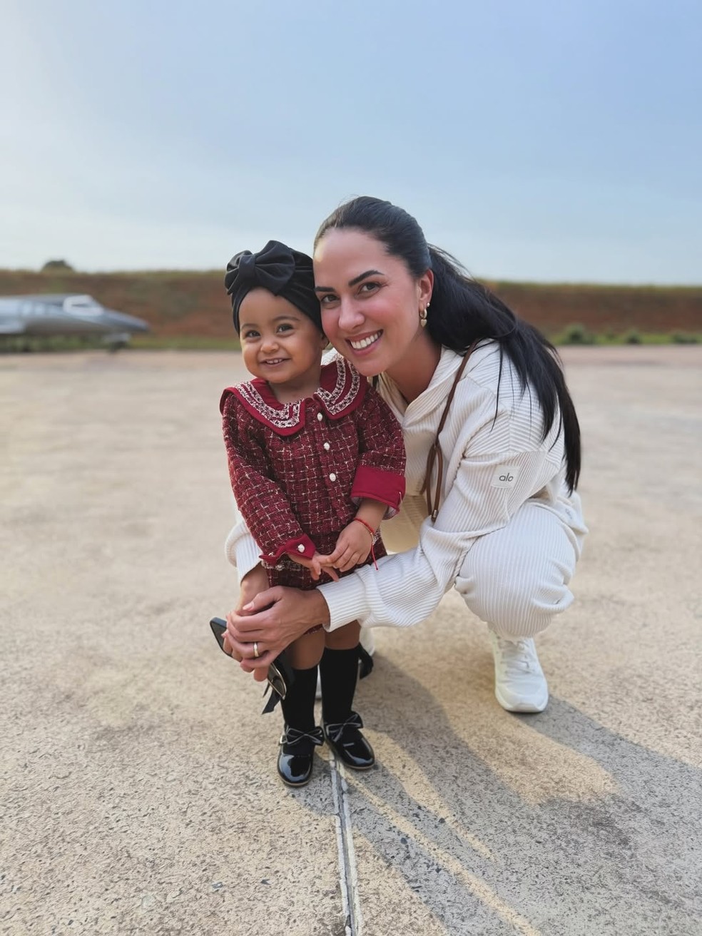 Filha de Zezé Di Camargo e Graciele Lacerda rouba a cena de turbante e blazer em Goiânia — Foto: Reprodução/Instagram