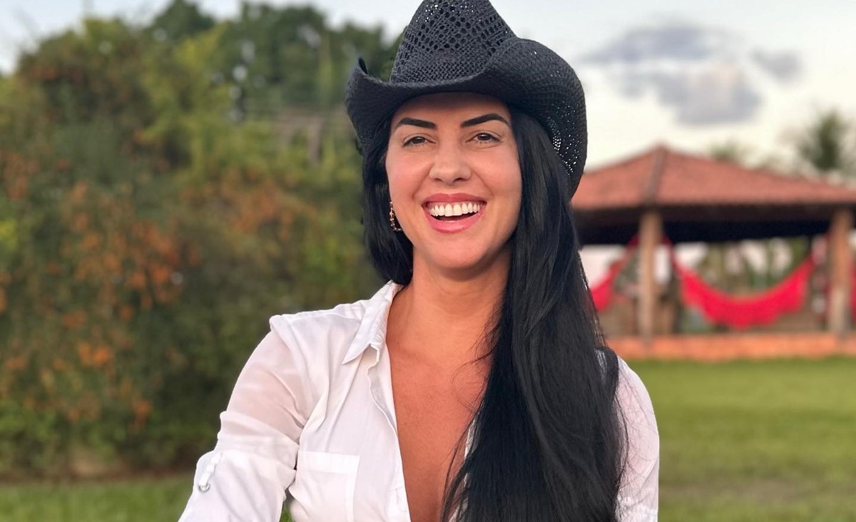 Graciele Lacerda encanta a web com look fitness