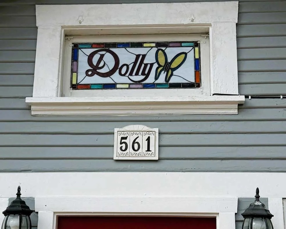 Por dentro da antiga casa de campo de Dolly Parton em Solvang, Califórnia — Foto: Cris Lapp