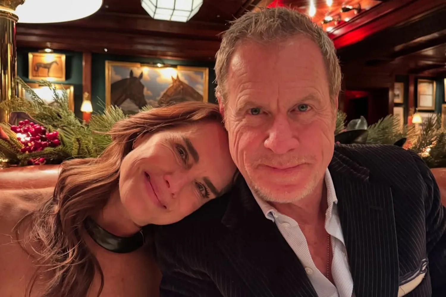 Brooke Shields comemora 25 anos de casamento e relembra trajetória com Chris Henchy