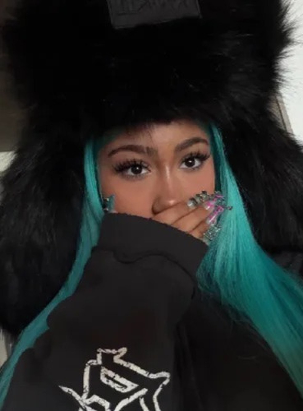 North West, primogênita de Kim Kardashian, estreia unhas ousadas com "piercings" — Foto: Reprodução/Instagram