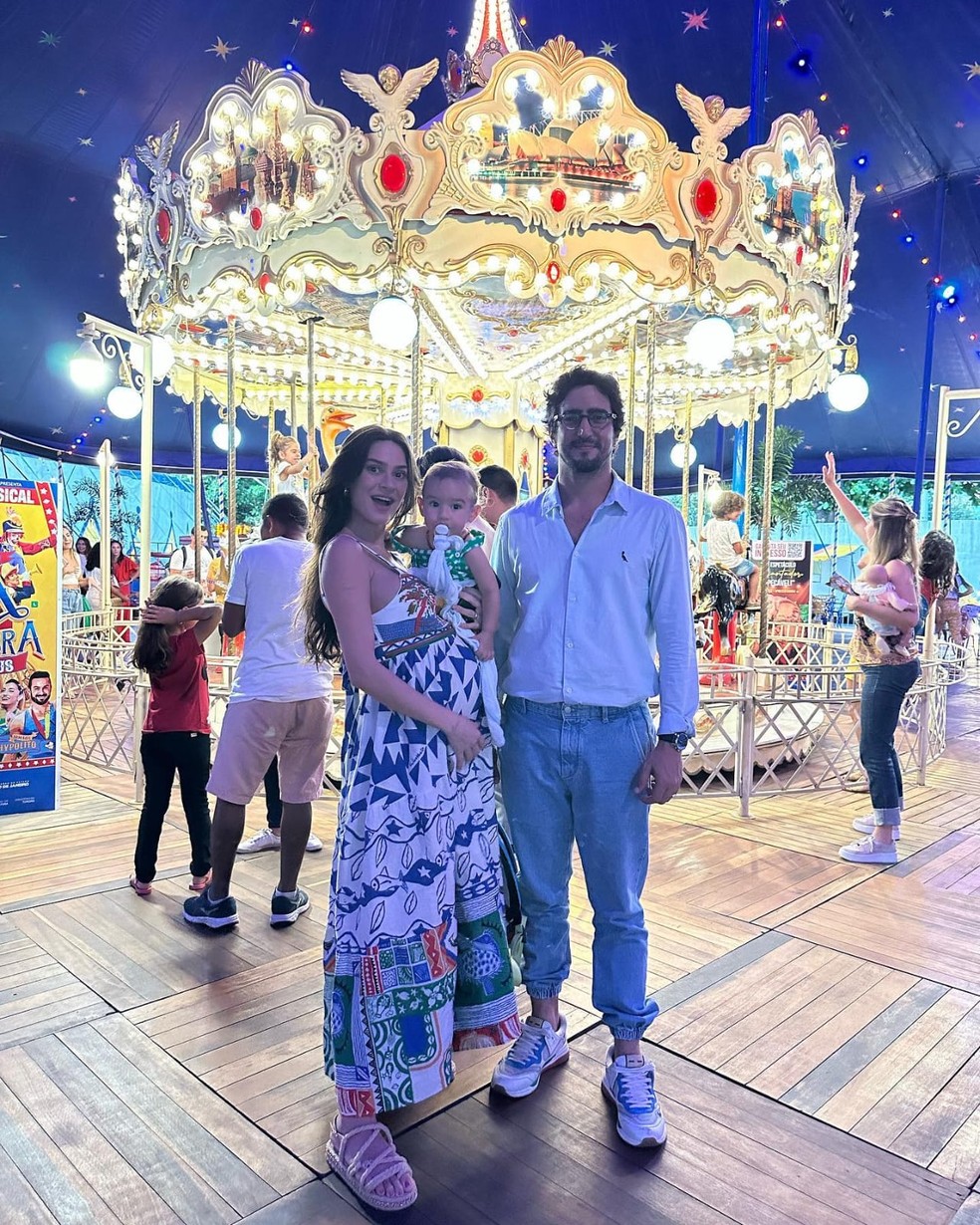 Thaila Ayala e Renati Góes levam o filho ao circo — Foto: Reprodução/Instagram