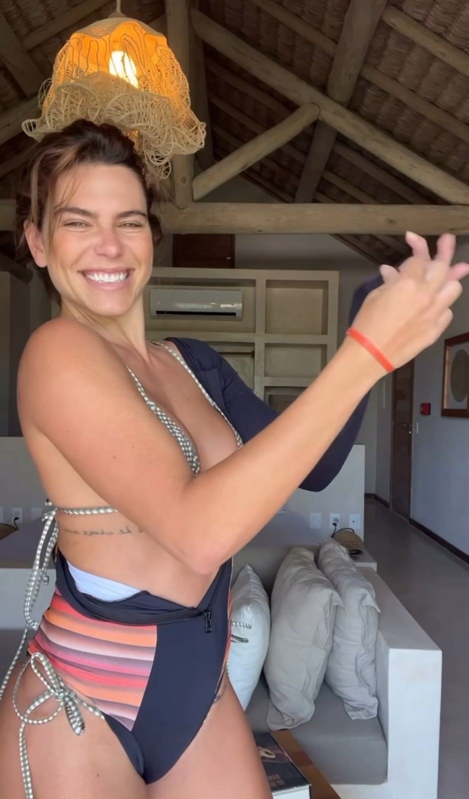 Mariana Goldfarb esbanja charme ao mostrar preparação para dia de kite no Ceará