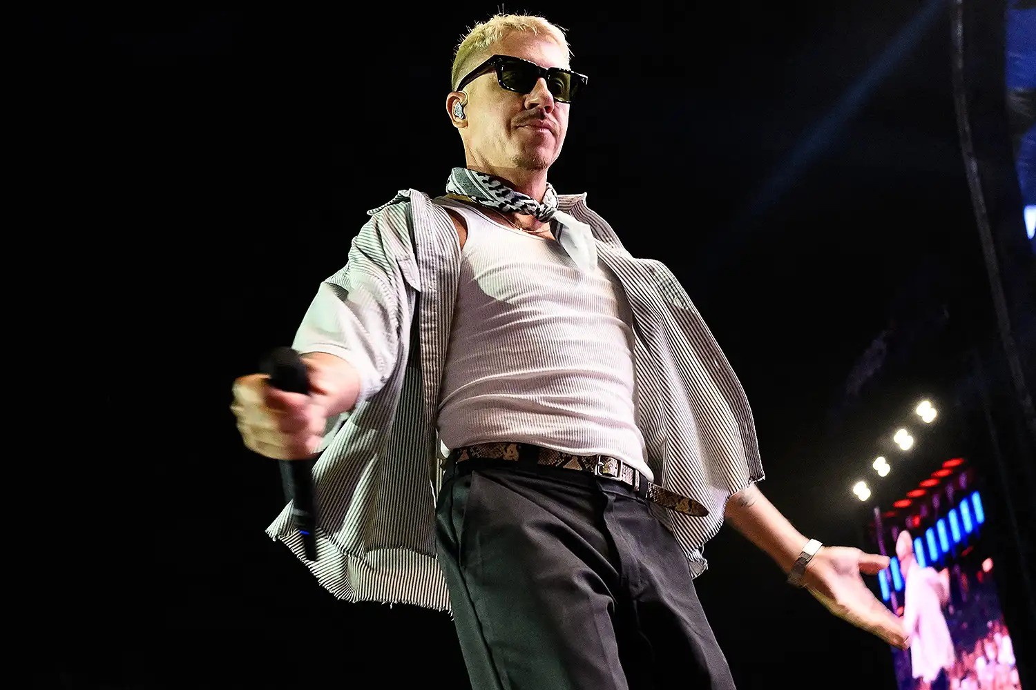 Capa fotográfica da fonte da Forma Livre: Macklemore anuncia doação de R$ 5,15 milhões após saída da turnê de Ed Sheeran