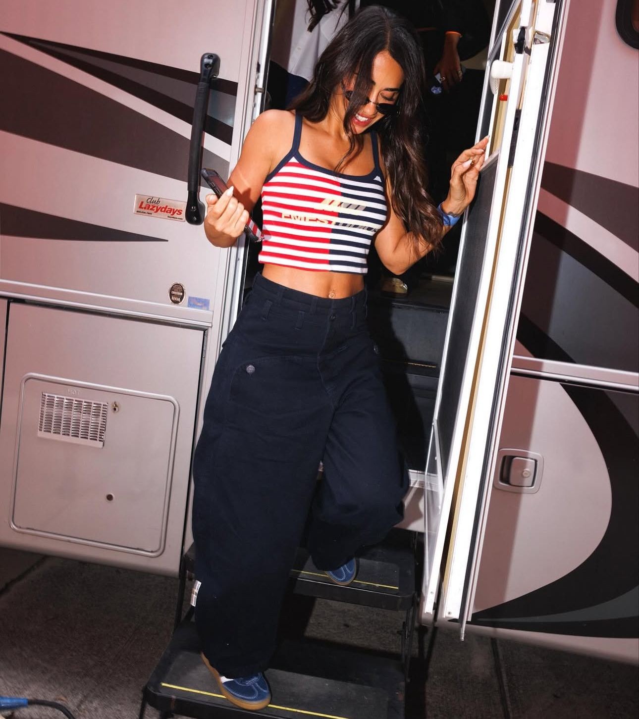 Antonela Roccuzzo inicia a semana com look despojado