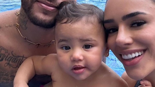 Neymar faz dump de domingo com Mavie e Biancardi