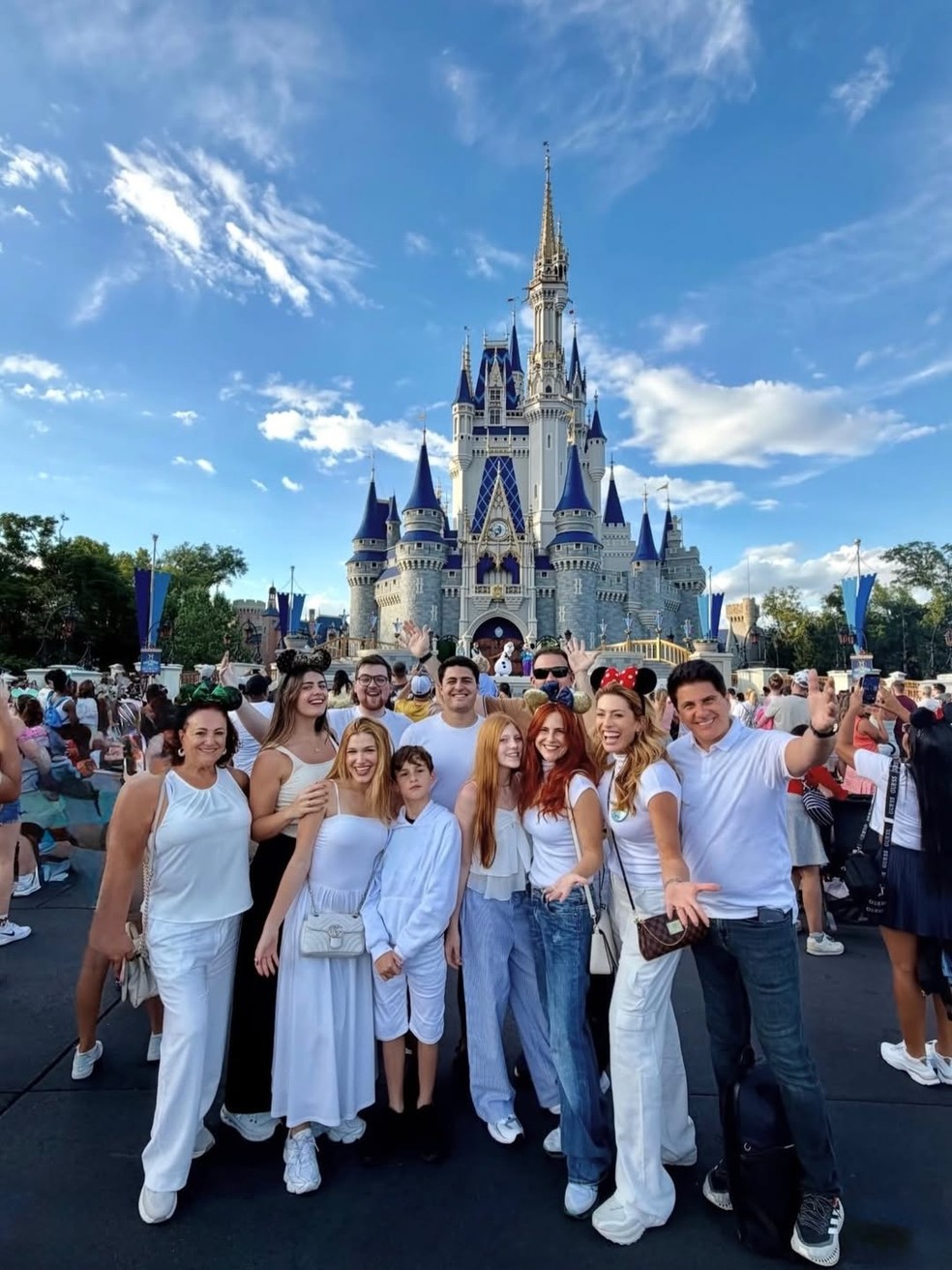 Grávida, filha de Cesar Filho e Elaine Mickely posa na Disney — Foto: Reprodução/Instagram