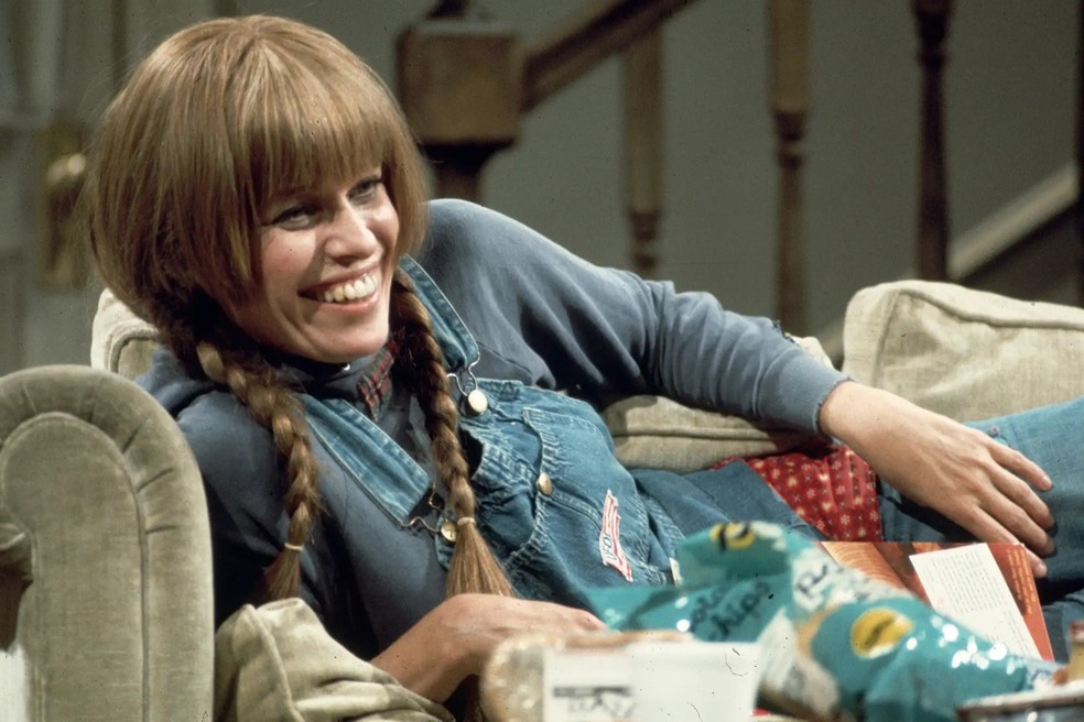 Louise Lasser no set de filmagem de 'Mary Hartman, Mary Hartman' — Foto: GettyImages