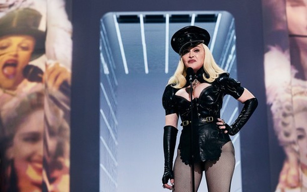 Aos 63 anos, Madonna faz aparição surpresa no VMA 2021 e surpreende fãs! — Foto: Vogue